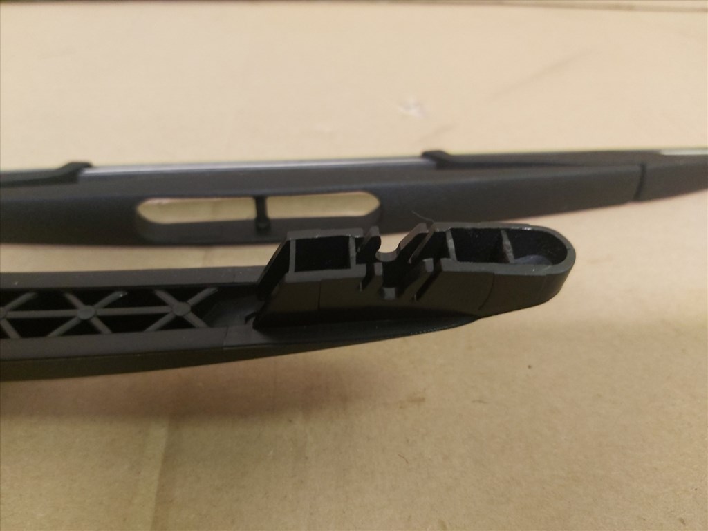 Toyota Yaris I. 1999-2005  (Francia gyártású) utángyártott új hátsó ablaktörlő kar lapáttal 3. kép