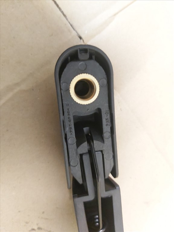 Toyota Yaris I. 1999-2005  (Francia gyártású) utángyártott új hátsó ablaktörlő kar lapáttal 4. kép