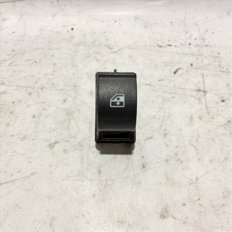 Fiat Doblo III. jobb első ablakemelő kapcsoló 1. kép