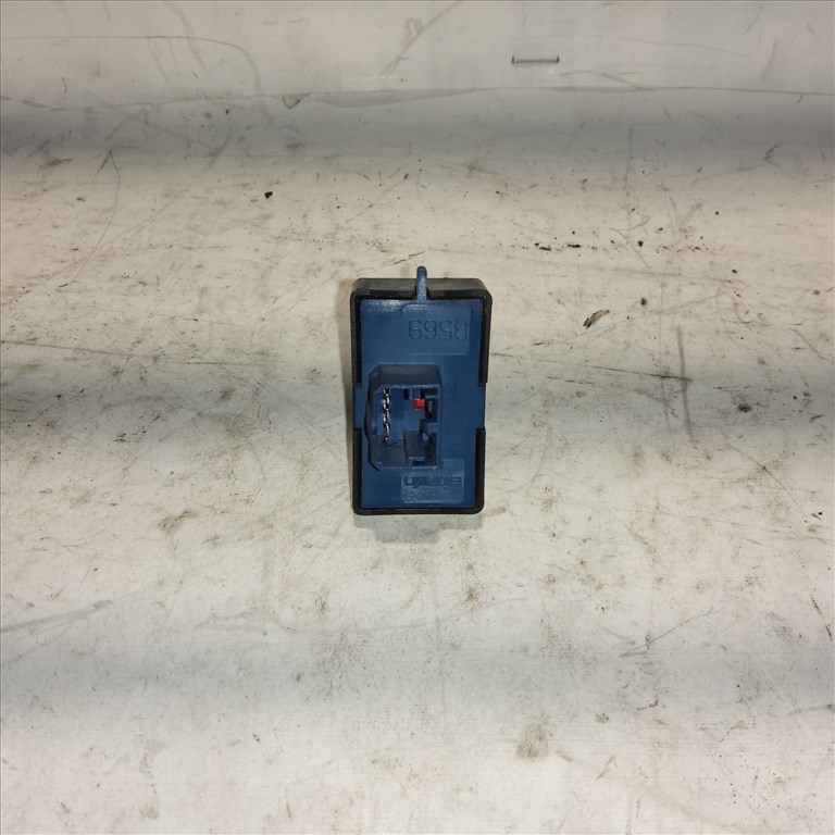 Fiat Doblo III. jobb első ablakemelő kapcsoló 3. kép