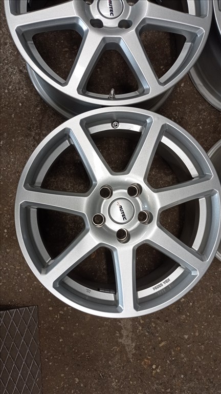  5x112 lyukosztású 7,5JJ 17" használt Autec alufelni 2. kép