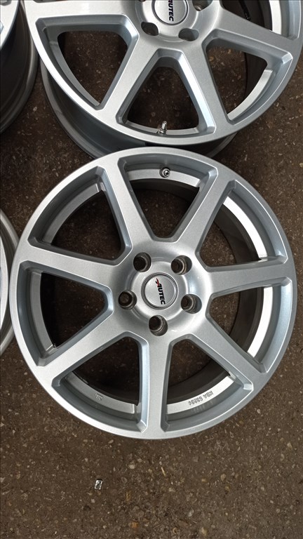  5x112 lyukosztású 7,5JJ 17" használt Autec alufelni 3. kép