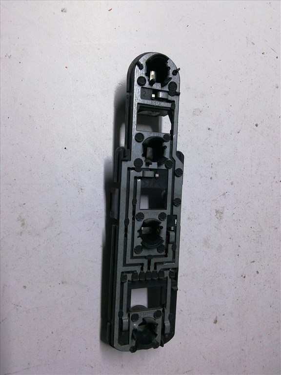 195781 Mercedes Benz A-Class (W168) 1997-2004 bal hátsó Izzó foglalat a1688202964 1. kép
