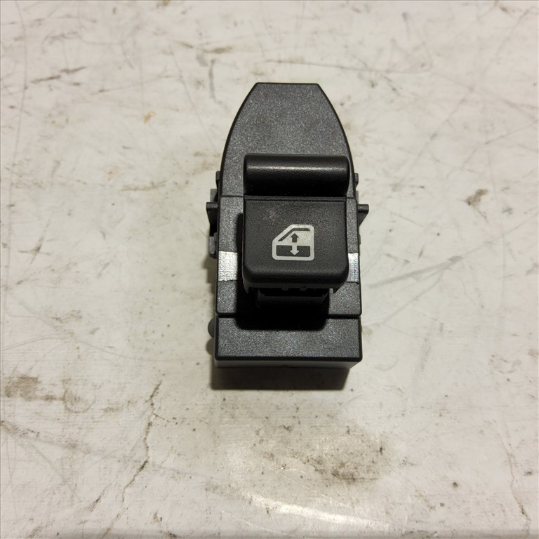 Alfa Romeo Giulietta 2010-2020 bal hátsó ablakemelő kapcsoló 156150331 1. kép
