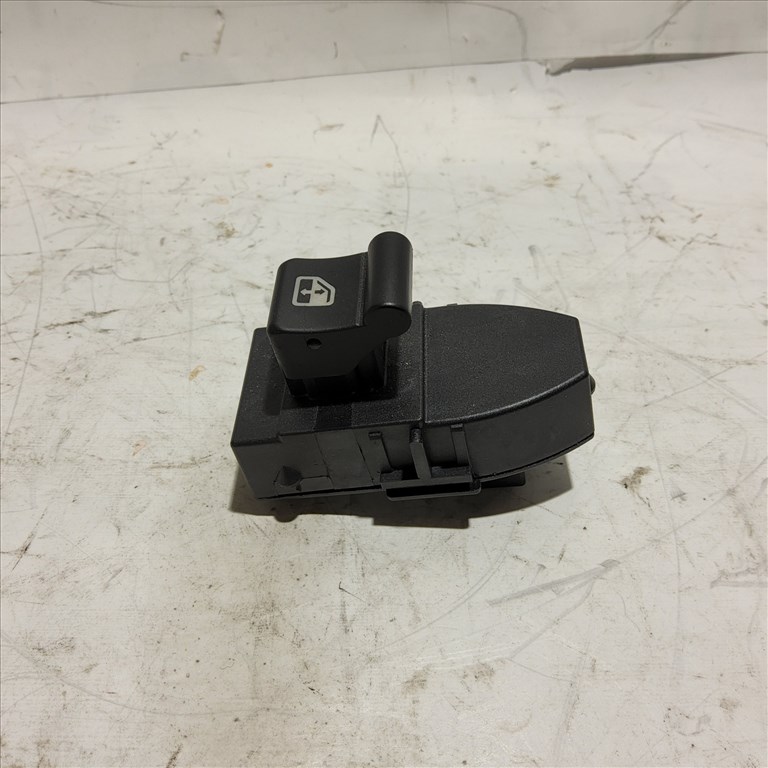 Alfa Romeo Giulietta 2010-2020 bal hátsó ablakemelő kapcsoló 156150331 2. kép