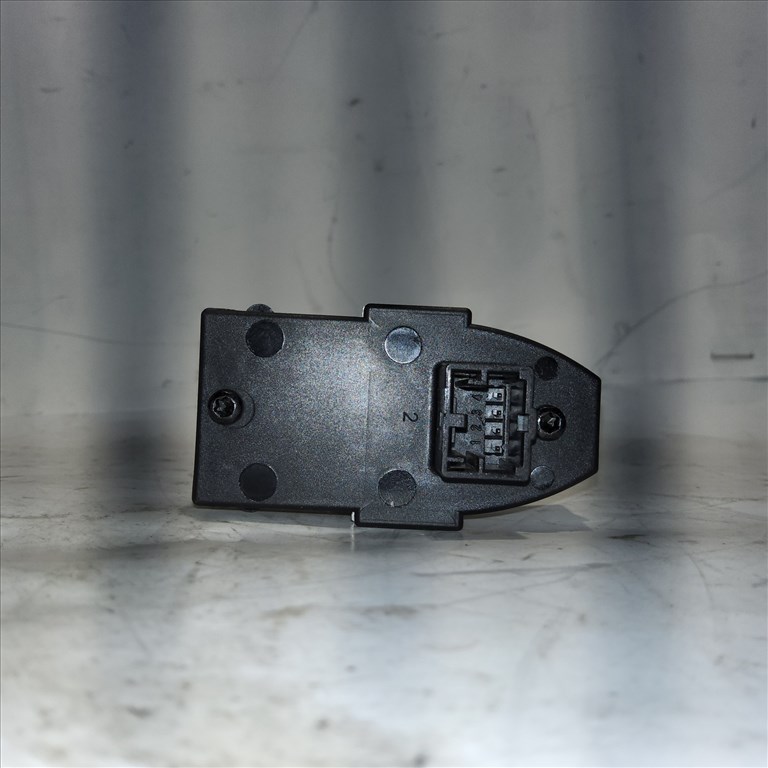 Alfa Romeo Giulietta 2010-2020 bal hátsó ablakemelő kapcsoló 156150331 3. kép