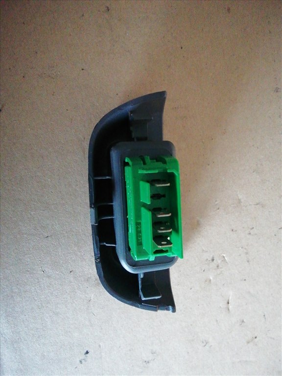 126039 Citroen C1 2005-2014 jobb első 3 ajtós ablakemelő kapcsoló  2. kép