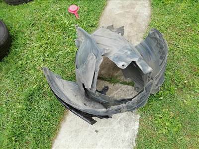 Nissan Juke I első dobbetét 