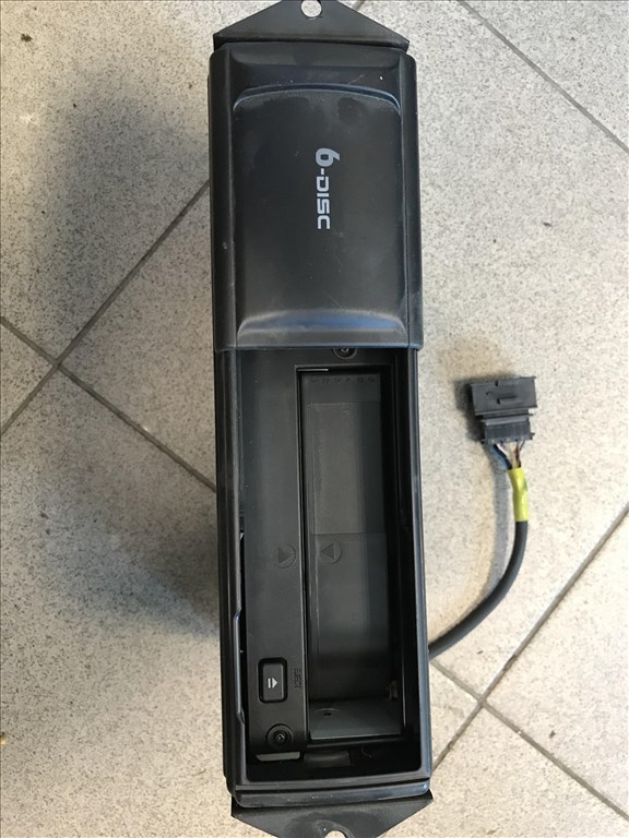 Volkswagen Golf IV CD tár 1j6035111 3. kép