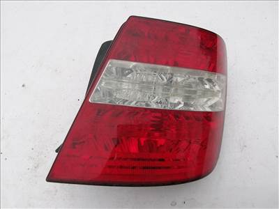 193954 Fiat Stilo 5 ajtós 2001-2003 Jobb hátsó lámpa, egy alsó fül törött.Működést nem befolyásolja 46758985