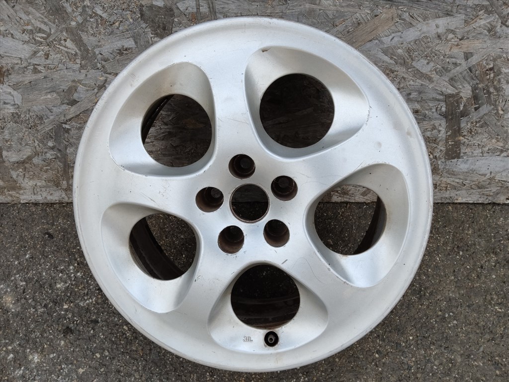 186665 Alfa Romeo 147, 156, Gt 16"-os alufelni  (1db) a képen látható állapotban 60669917 1. kép