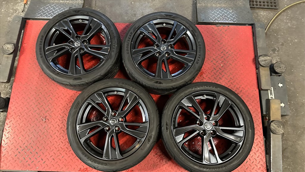 Nissan Juke 18" 5x114,3 gyári garnitúra 225/45 R18 Goodyear nyárigumikkal 2. kép