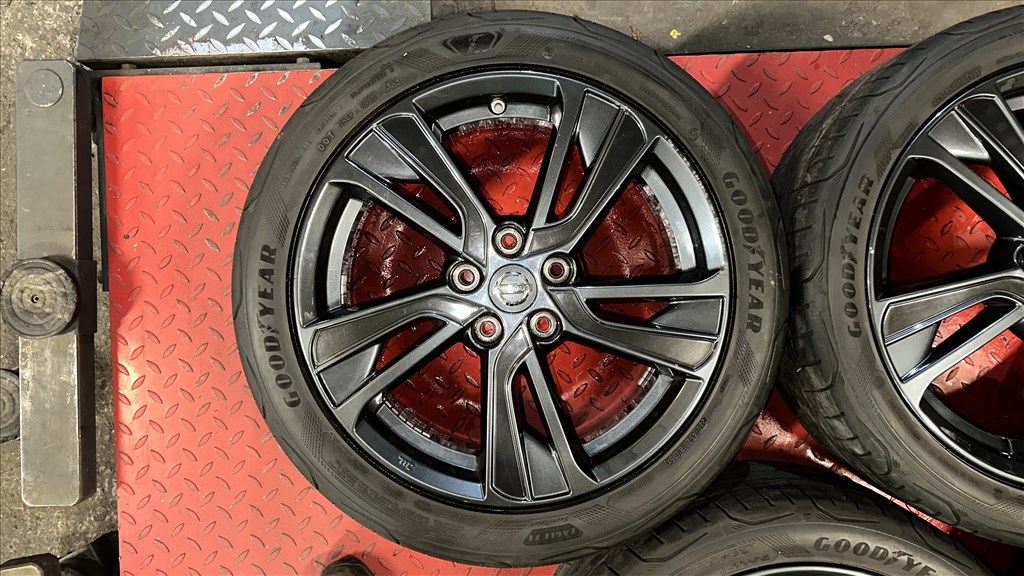 Nissan Juke 18" 5x114,3 gyári garnitúra 225/45 R18 Goodyear nyárigumikkal 1. kép