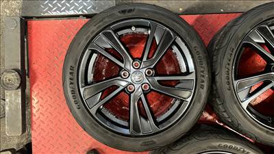 Nissan Juke 18" 5x114,3 gyári garnitúra 225/45 R18 Goodyear nyárigumikkal