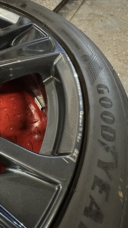 Nissan Juke 18" 5x114,3 gyári garnitúra 225/45 R18 Goodyear nyárigumikkal 6. kép