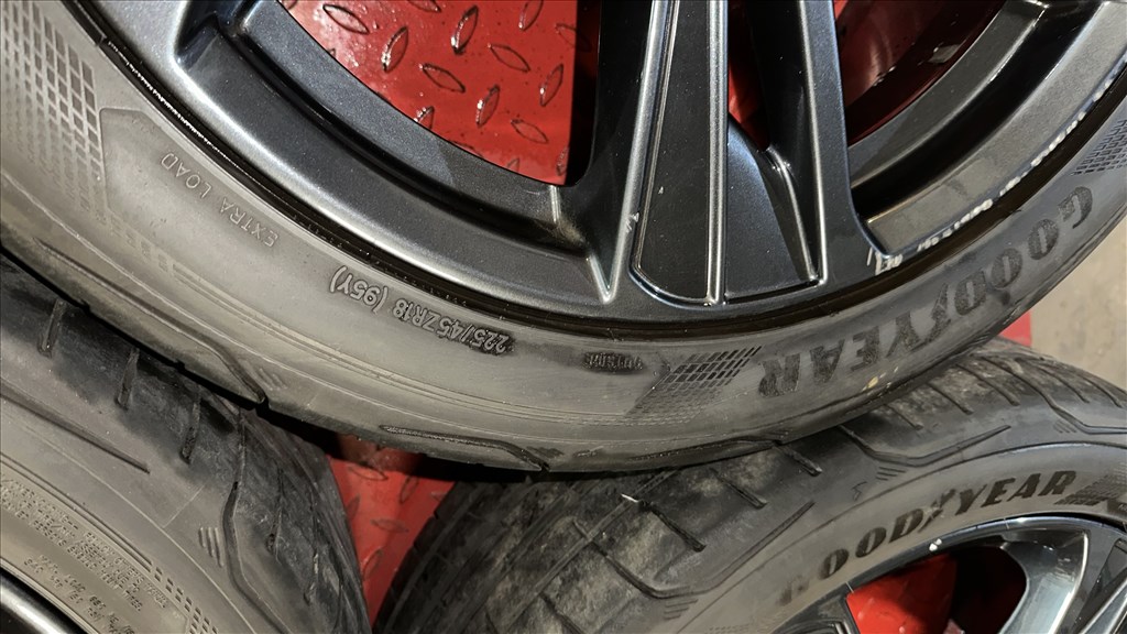 Nissan Juke 18" 5x114,3 gyári garnitúra 225/45 R18 Goodyear nyárigumikkal 8. kép