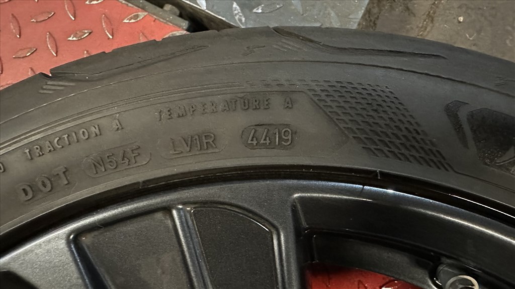 Nissan Juke 18" 5x114,3 gyári garnitúra 225/45 R18 Goodyear nyárigumikkal 9. kép