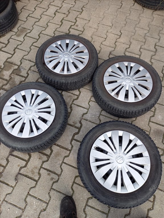  Suzuki 4x100-as 5,5x15" használt lemezfelni 175/65R15 újszerű Laufenn téli gumi szenzorokkal sxx1 1. kép