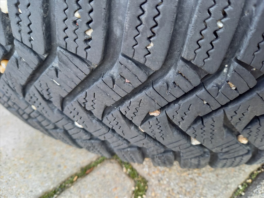  Suzuki 4x100-as 5,5x15" használt lemezfelni 175/65R15 újszerű Laufenn téli gumi szenzorokkal sxx1 5. kép