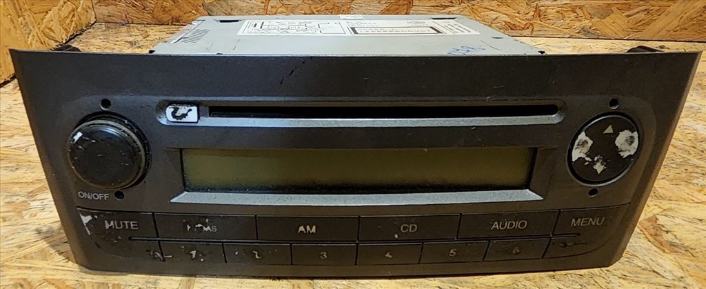 167001 Fiat Grande Punto Blaupunkt Cd-s rádió 735429579 kopott gombok!!! 1. kép