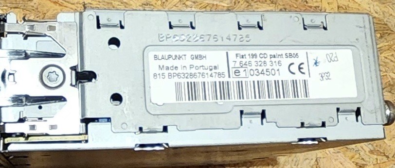 167001 Fiat Grande Punto Blaupunkt Cd-s rádió 735429579 kopott gombok!!! 2. kép