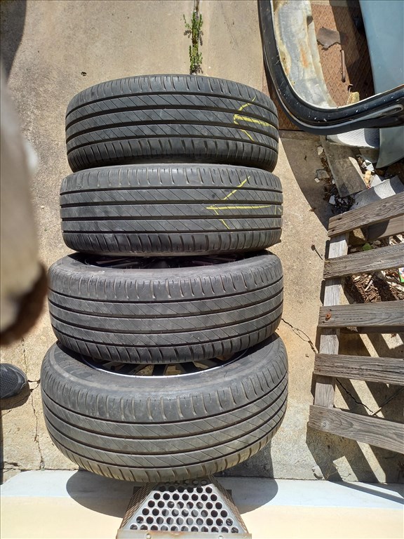  5x108 lyukosztású 16" újszerű (gyári felni) alufelni, rajta 205/55 újszerű Kleber nyári gumi gumi  3. kép