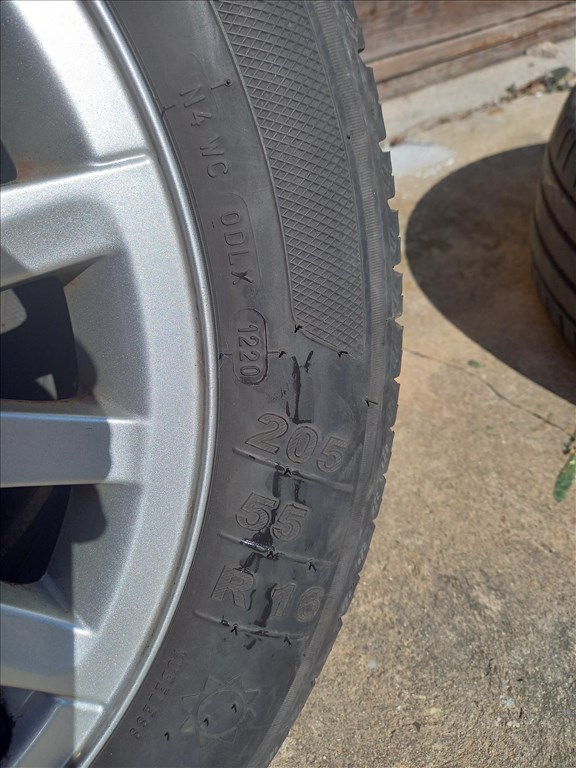  5x108 lyukosztású 16" újszerű (gyári felni) alufelni, rajta 205/55 újszerű Kleber nyári gumi gumi  4. kép