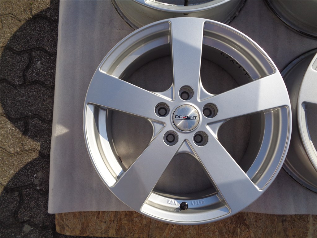 Dezent alufelni 17-es, 5×114.3-as osztóval szép állapotban eladó.  3. kép
