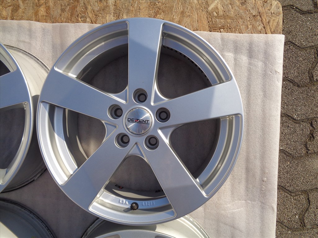 Dezent alufelni 17-es, 5×114.3-as osztóval szép állapotban eladó.  4. kép