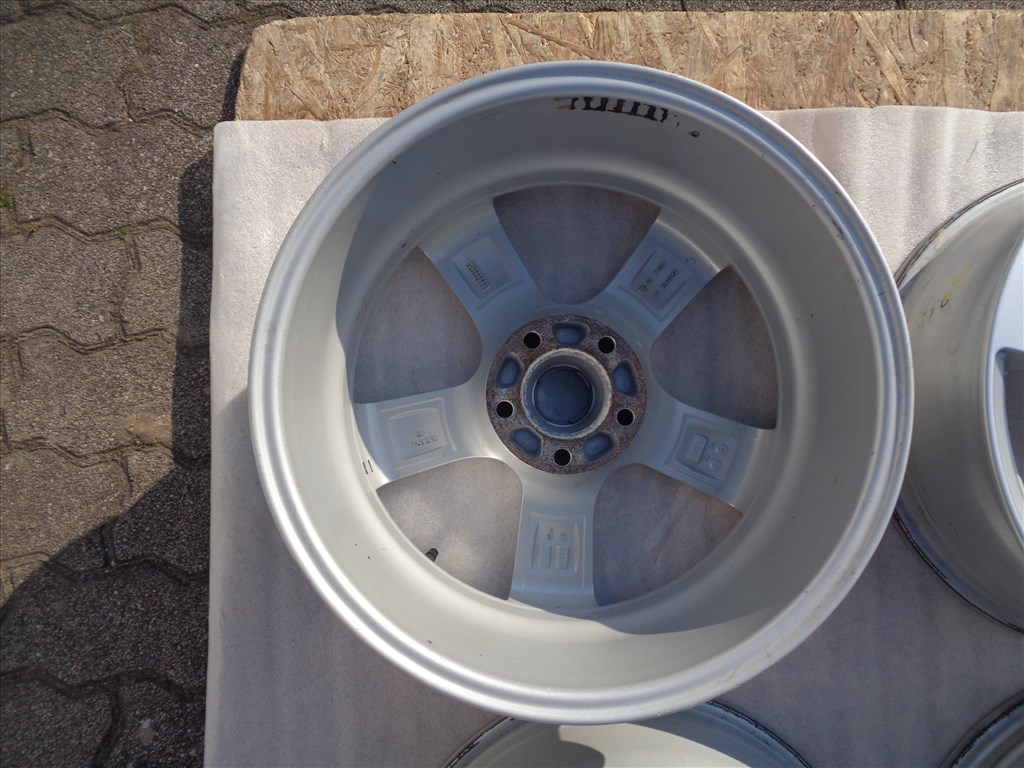 Dezent alufelni 17-es, 5×114.3-as osztóval szép állapotban eladó.  6. kép