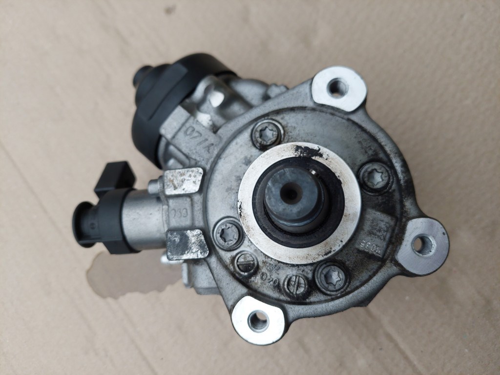 Skoda Octavia II-Yeti-Superb II 2,0 Crtdi magasnyomású pumpa 03L130755D- 2. kép