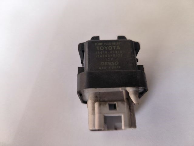 Toyota Auris (E180) izzítórelé  2861067010 7. kép