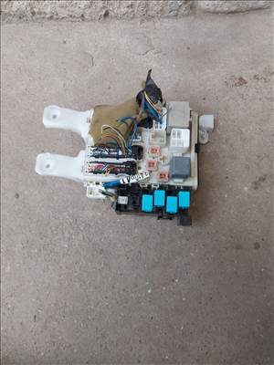 Toyota RAV4 (XA30) 2.2 D-4D Biztosítéktábla 3264 8273042010