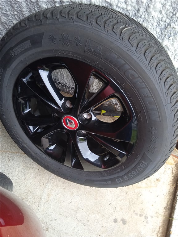 Renault 15" újszerű télikerék 4db  eladó 1. kép