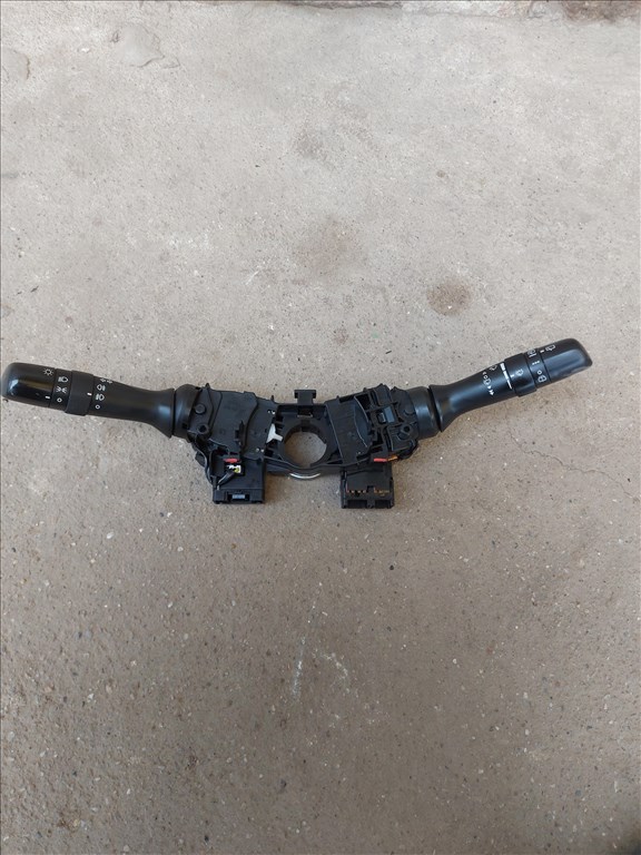 Toyota Auris (E150) 1.4 D-4D bajuszkapcsoló 3294 17f001 1. kép