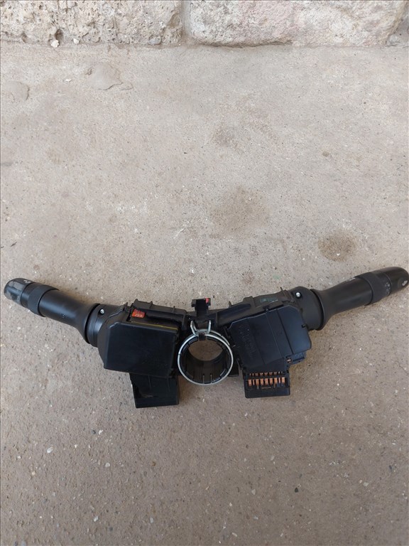 Toyota Auris (E150) 1.4 D-4D bajuszkapcsoló 3294 17f001 5. kép