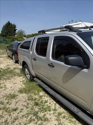 Nissan Navara (D40) bontott alkatrészei Bontás, ezüst színű