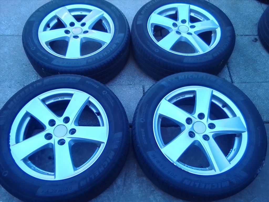  5x112 lyukosztású 16" Alutec alufelni, rajta 205/55 Michelin Primacy4 nyári gumi  1. kép