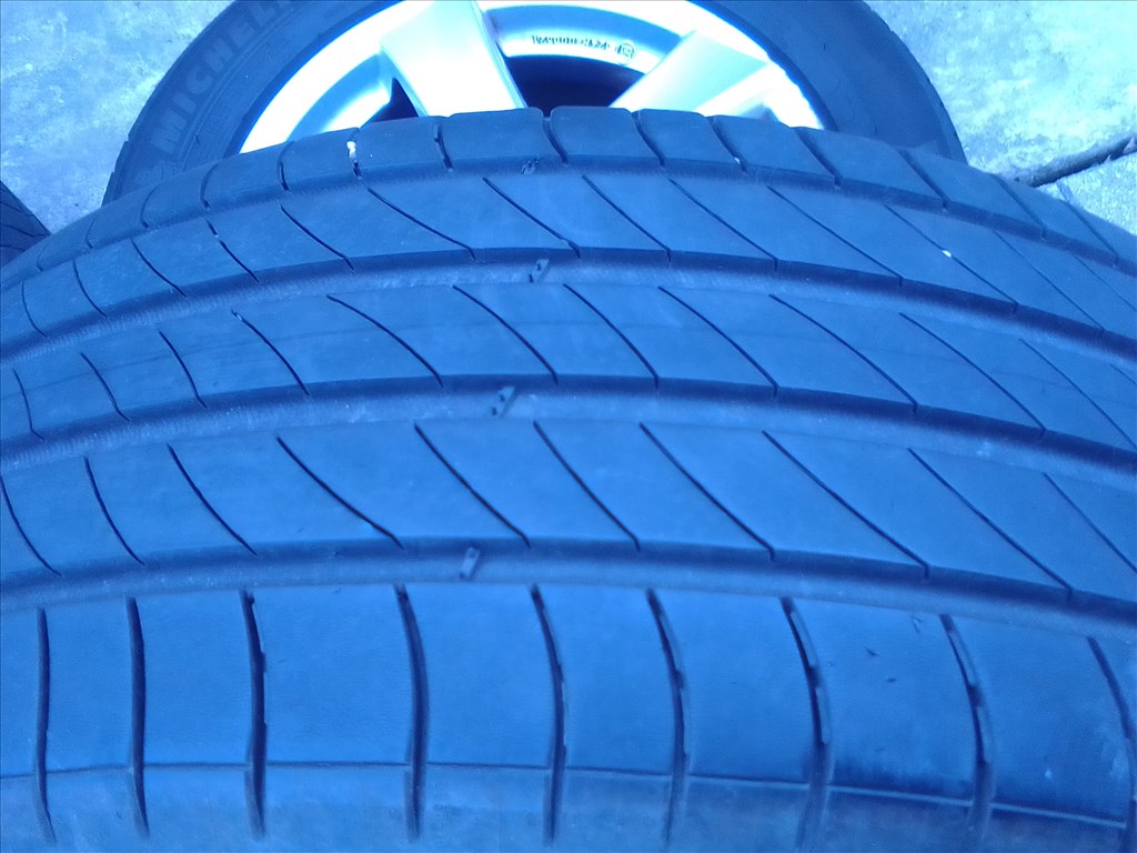  5x112 lyukosztású 16" Alutec alufelni, rajta 205/55 Michelin Primacy4 nyári gumi  9. kép