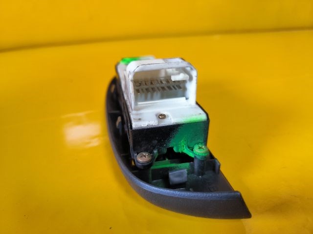 Toyota Yaris Verso Bal Első Ablakemelő Kapcsoló 4. kép