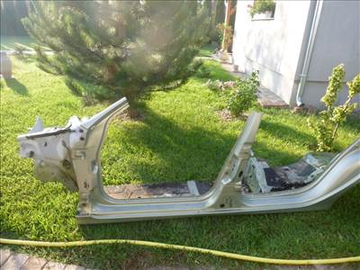Renault Megane 5 ajtós bal küszöb
