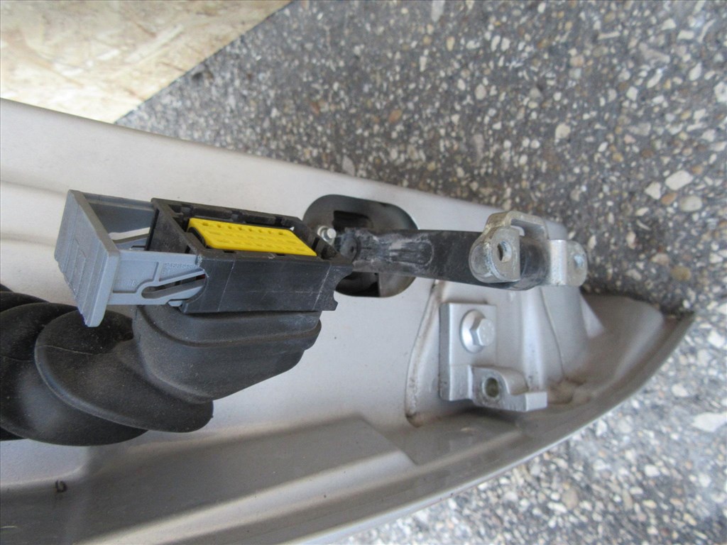 104466 Alfa Romeo 159 szedan ezüst színű jobb hátsó ajtó 50510356 3. kép