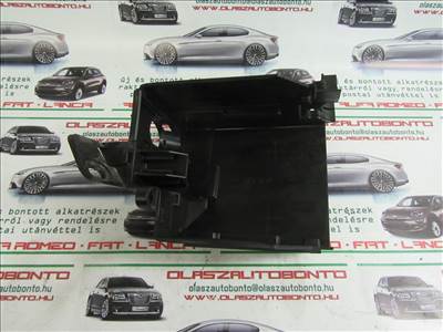 Fiat 500FL 2015- biztosíték tábla ház alsó része 52025581