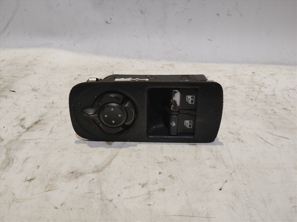 Alfa Romeo MiTo 2008-2018 bal oldali ablakemelő kapcsoló, a képen látható kopással!!! 156085170 1. kép