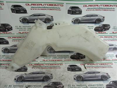 Fiat Freemont K05116307AB számú ablakmosó tartály a képen látható sérüléssel