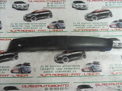 Fiat Stilo 3 ajtós, 1821920041 számú, bal első díszcsík a képen látható sérüléssel