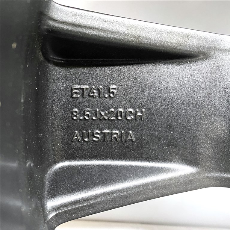 Land Rover Defender 20" újszerű komplett kerekek Pirelli Scorpion Zero gumikkal 6. kép