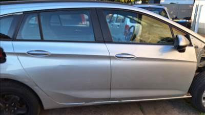 Opel Astra K kombi jobb első ajtó Z176