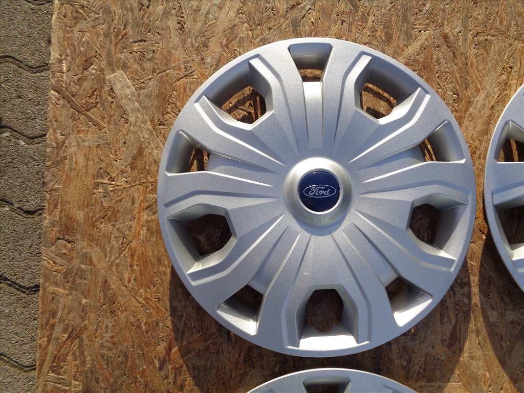 Ford Connect Gyári dísztárcsa 16-os szép állapotban eladó. 2. kép