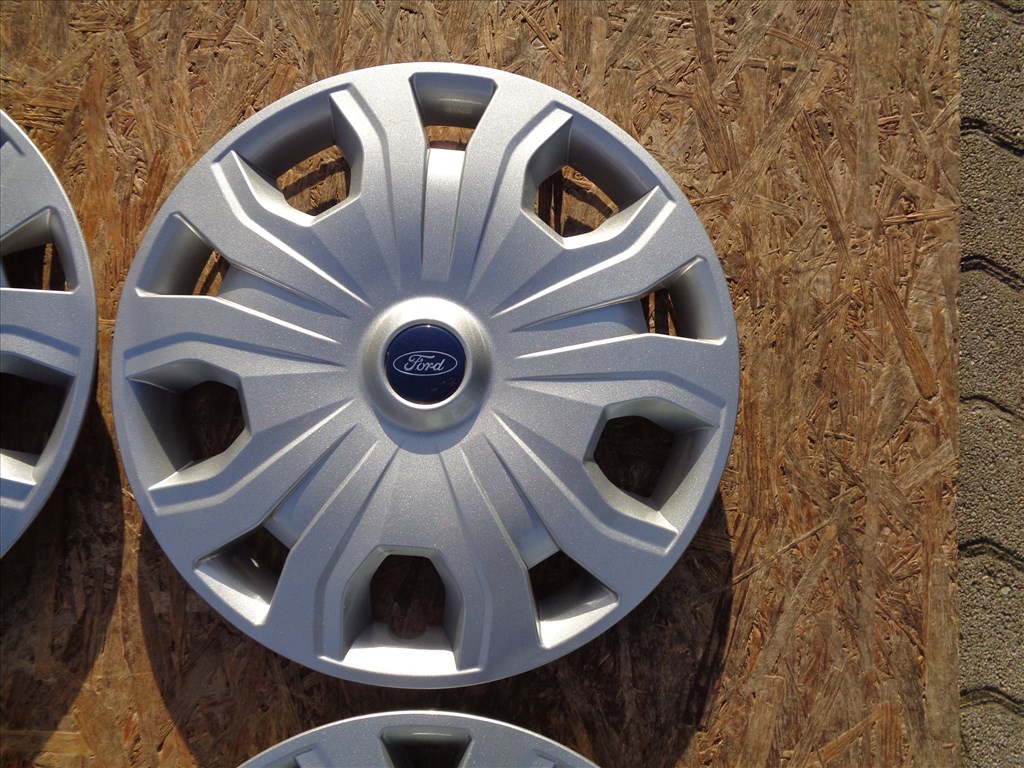 Ford Connect Gyári dísztárcsa 16-os szép állapotban eladó. 4. kép